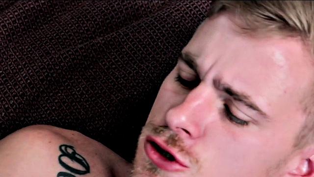 Inked stud barebacking athletic partner until cumshot