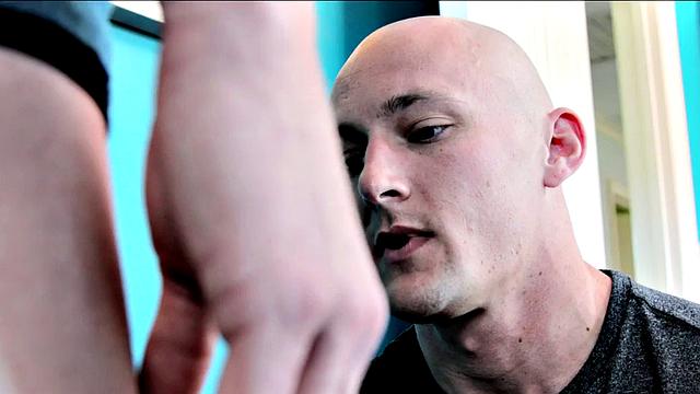 татуированный качок трахается без гондона с атлетом до кончи