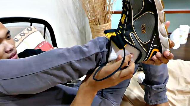 Joshua is a kinky Asian boy who gets off on male feet. He just got home from a long day at work, and nothing turns him on more than the sweet aroma of his Asian boy feet that have spent all day penned up in his shoes.