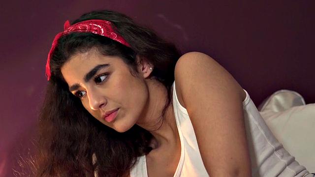 две подруги из хостела трахаются втроём с мужиком