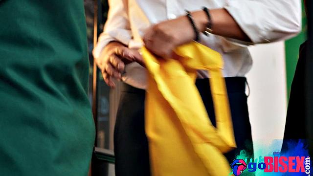 баристы не сдержались-жаркое трио прямо на работе