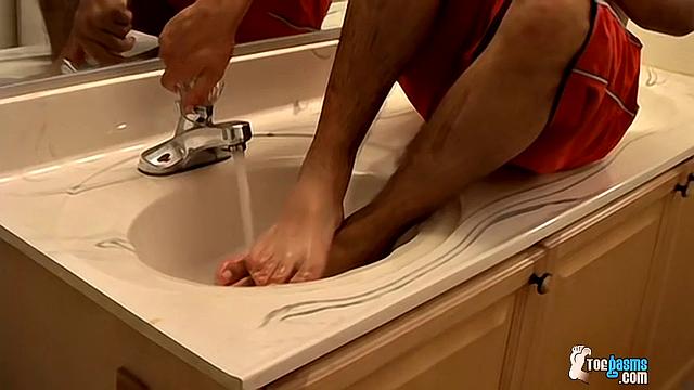 Fun in the Bathroom with Boomer - Boomer Jacoby