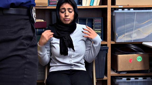 поймали в примерочной и оттрахали всей толпой