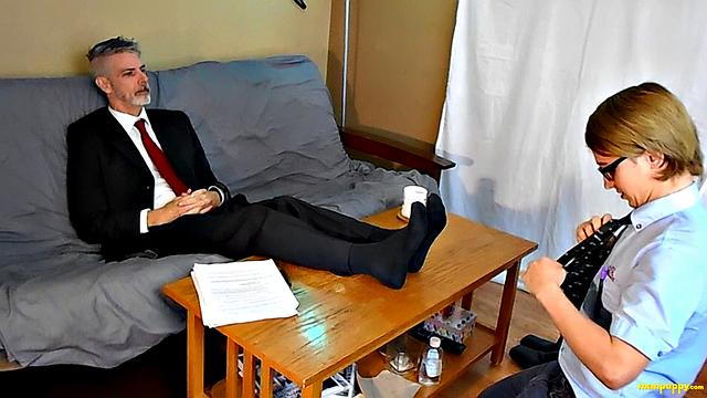 Boss Gets A Foot Rub - Elis Ataxxx &amp;amp; Richard Lennox