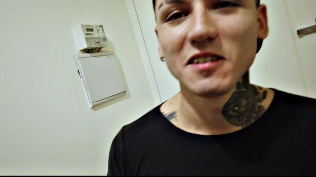 Бобби соблазняет Акселя деньгами для жаркого латинского минета