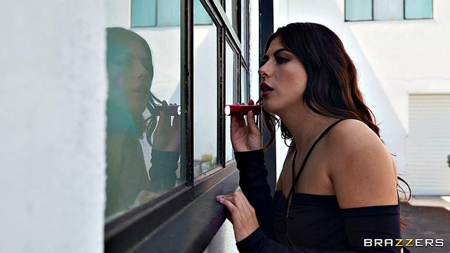 Burglar Gets Pussy Pounded