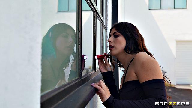 Burglar Gets Pussy Pounded