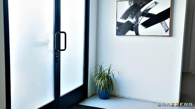 Burglar Gets Pussy Pounded