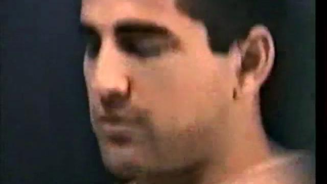 Гей-любитель дрочит Зака Джека и добивается мощной разрядки.