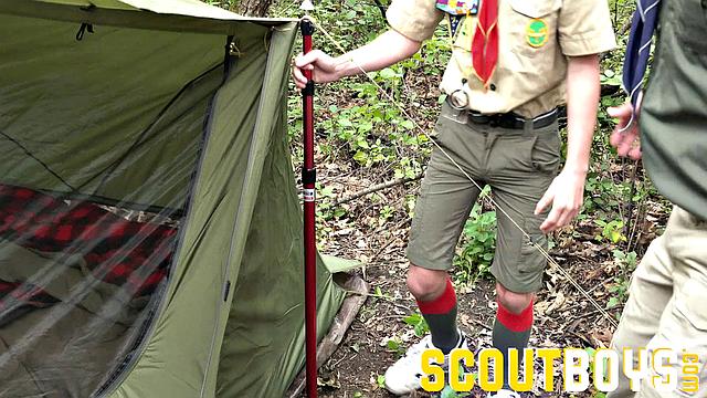 SCOUT MAXWELL - Pitching a Tent