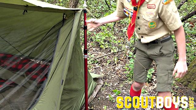 SCOUT MAXWELL - Pitching a Tent