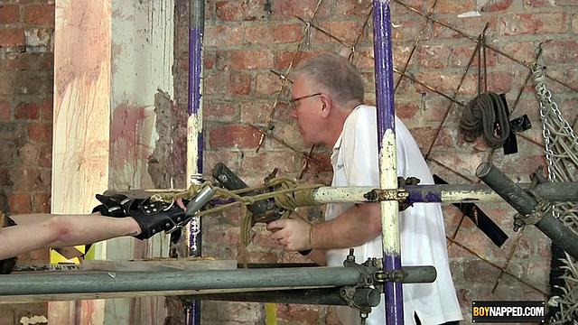 Растянули и дали кончить - Кэмерон Джеймс и Себастьян Кейн