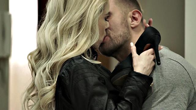 Footfetish blonde babe gets reverse cowgirl fucked by a big cock