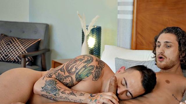 Barebacking eager jock rims and fucks boyfriend's ass at home