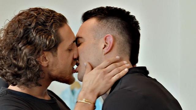 Barebacking eager jock rims and fucks boyfriend's ass at home