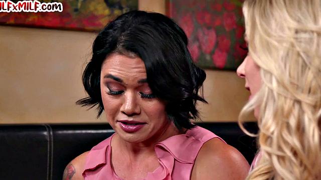 Busty MILF scissoring and muffdiving tattooed GF