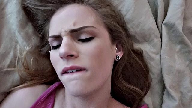 Watch this sexy GF's skinny body bounce while she fucks and sucks in the bedroom