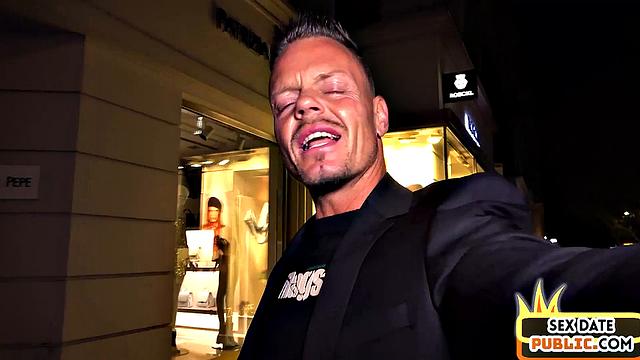 Stunning inked babe cockriding a guy