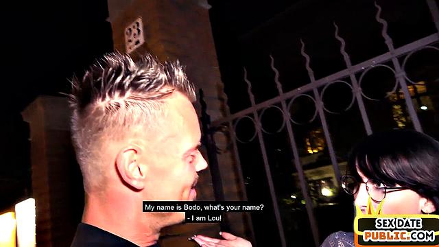 Stunning inked babe cockriding a guy