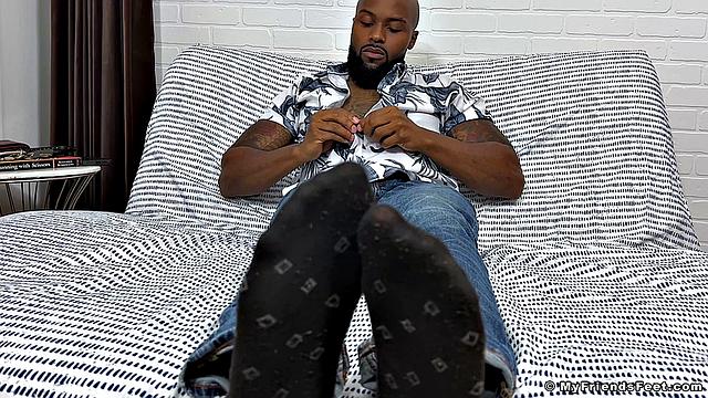 Spy On Dallas' Feet - Dallas
