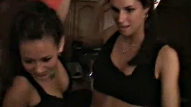 Cute teen lesbo licks college pussy