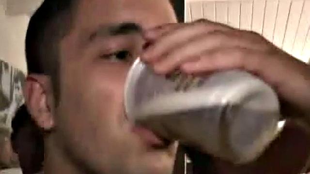 Cute teen lesbo licks college pussy