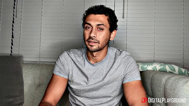 карла куш трахается с алексом джонсом на диване