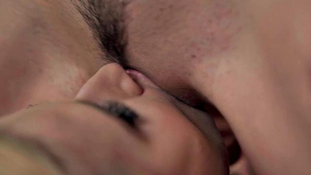 Lesbo MILF fingering new GF