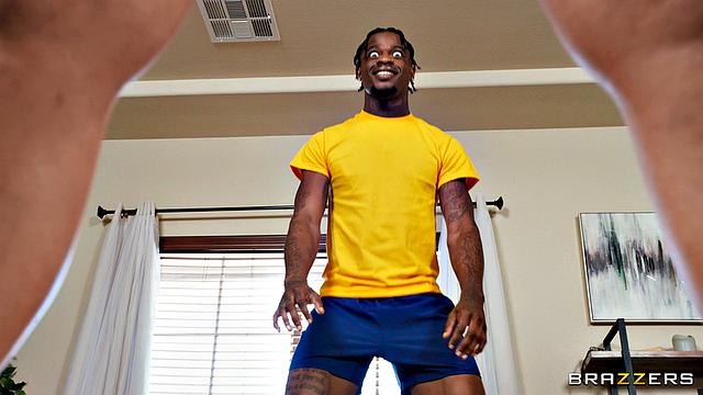 Тренерша унижает невесту, трахается с женихом у неё на глазах