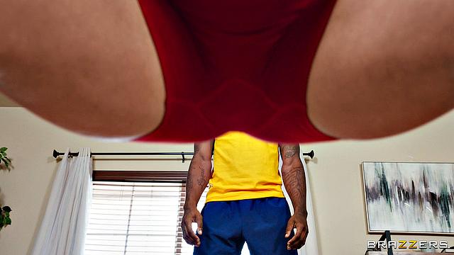 Тренерша унижает невесту, трахается с женихом у неё на глазах