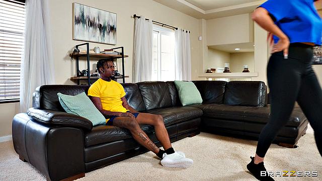 Тренерша унижает невесту, трахается с женихом у неё на глазах