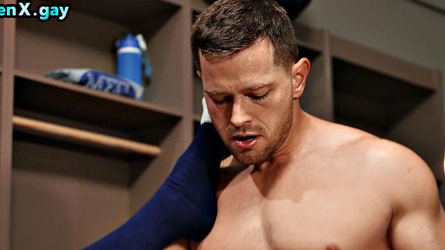 Coach bareback his player in doggystyle in locker room