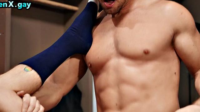 Coach bareback his player in doggystyle in locker room