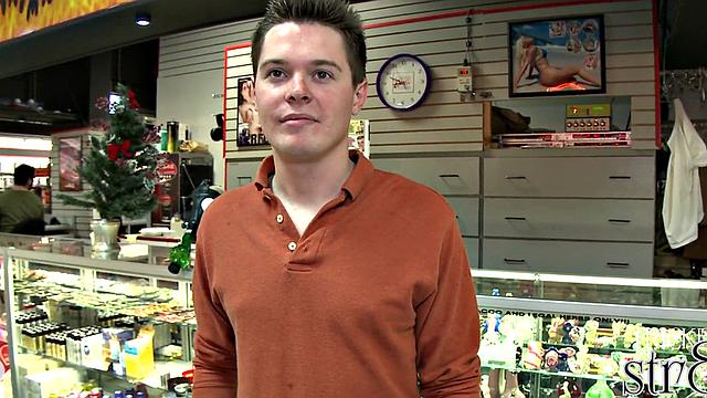 Handsome straight guy at the gloryhole learns why guys do it better
