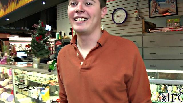 Handsome straight guy at the gloryhole learns why guys do it better