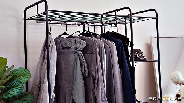 Troublemaking Shoppers Score Security