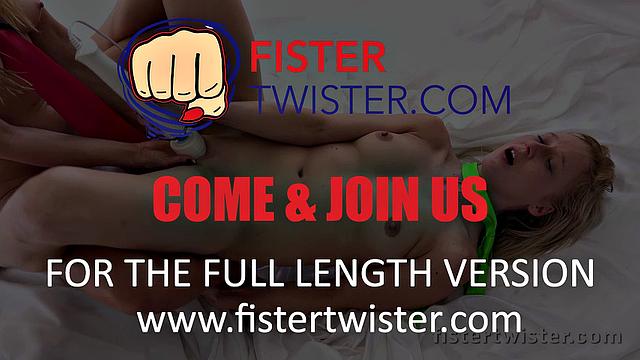 Fistertwister - Lola Foxie - Fist It
