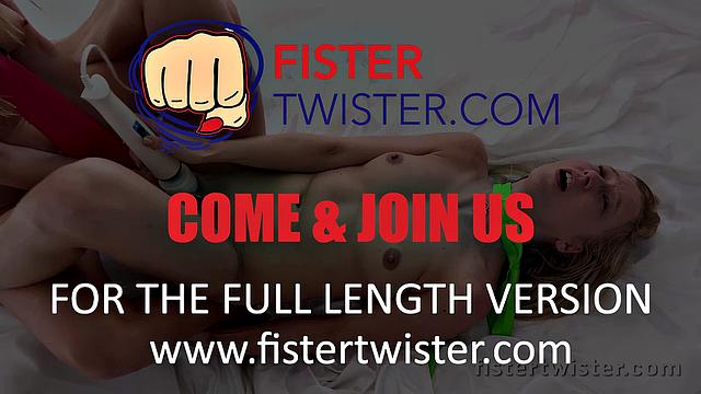 Fistertwister - Lola Foxie - Fist It