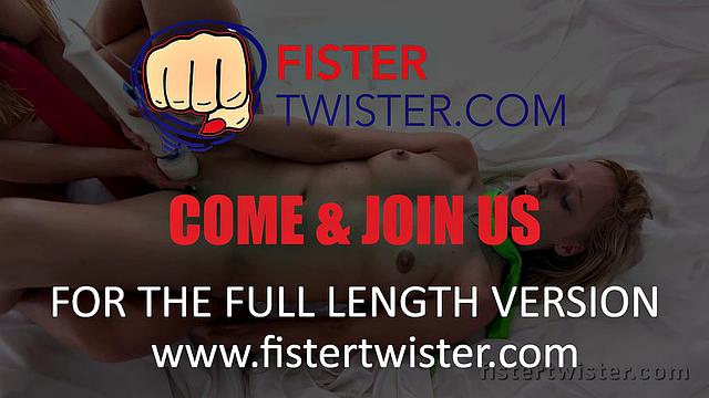 Fistertwister - Lola Foxie - Fist It