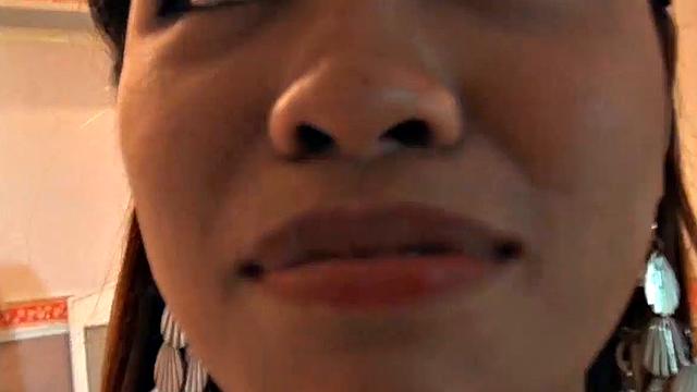 азиатка получает жёстко и глотает сперму