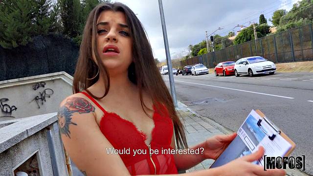 Смотри, как татуированная Чики Банни сосет и трахается с Jordi El Nino Polla раком, по-взрослому и без стеснения.