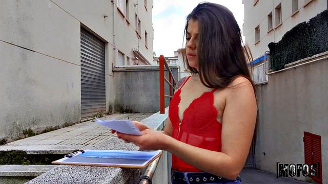 Tattooed Babe Gets Down and Dirty