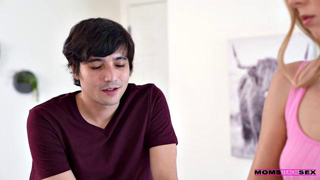 Stepmom's Recipe For Creampie - S22:E6