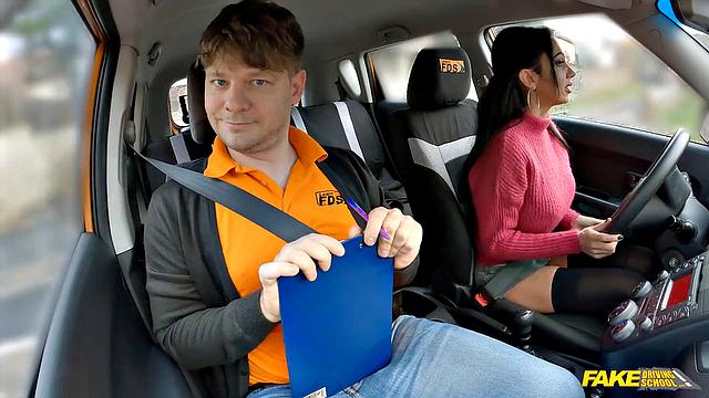 Big student stuns her teacher