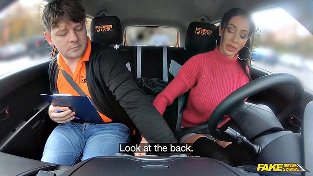 круглом грудная брюнетка провалила вождение, но блестяще сдала минет