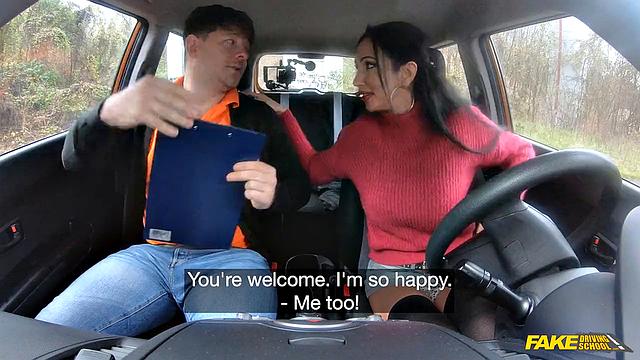 Big student stuns her teacher
