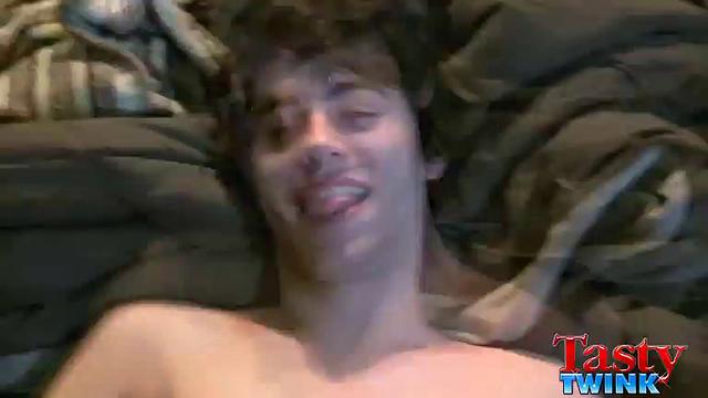Лукас принимает толстый член Трейса в жаркой POV-сессии
