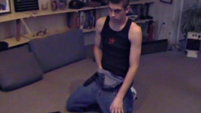 смотри, как биг рик дрочит свой член и кончает