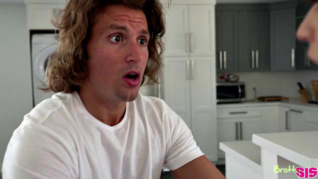 Stepsister Shows Her Cameltoe - S20:E1