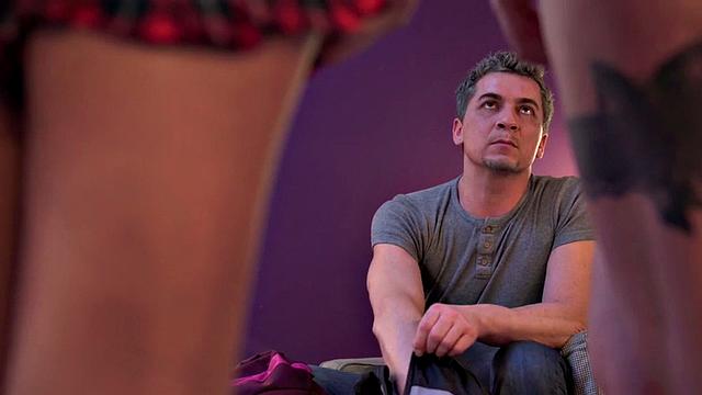 21yo hostel babe sharing cock with MILF in threesome